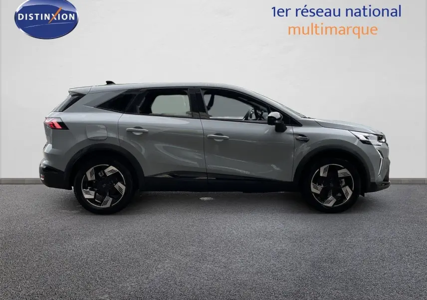 Profil droit du Renault Symbioz gris Rafale métal 2026, SUV hybride avec jantes noires et détails modernes.