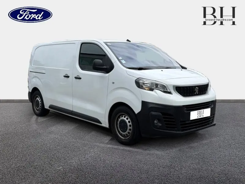 Peugeot Expert Fourgon blanc Banquise vu en 3/4 avant droit, avec pare-chocs noir et roues acier simples.
