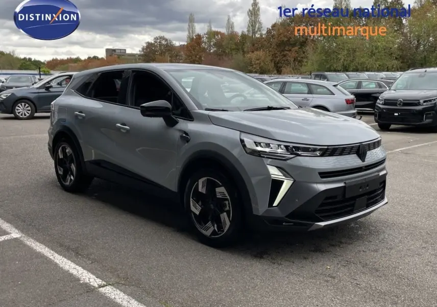 Renault Symbioz gris Rafale métal en 3/4 avant droit, SUV hybride avec feux LED et jantes noires distinctives.