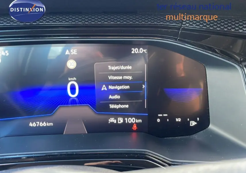 Tableau de bord numérique de Volkswagen Taigo 2022, affichant la navigation et la vitesse à 0 km/h.