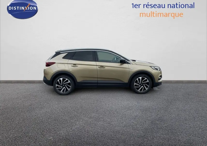 Opel Grandland X diesel doré vue profil côté gauche, avec jantes alliage et toit noir contrasté.