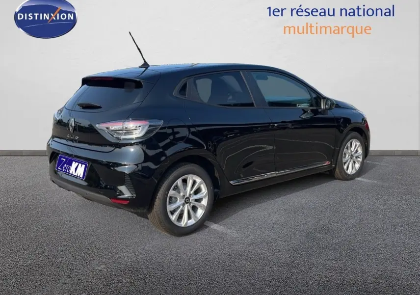 Renault Clio 1.5 DCI 100ch Evolution noir étoile métal vue 3/4 arrière côté droit sur sol gris.