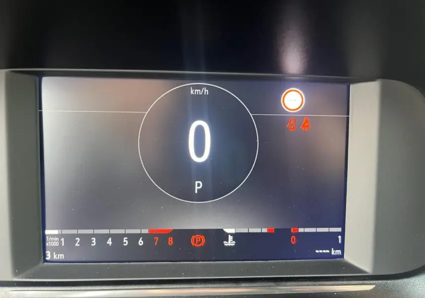 Affichage numérique du combiné d'instrumentation de l'Opel Corsa GS Line 2022, indiquant vitesse zéro et mode parking.