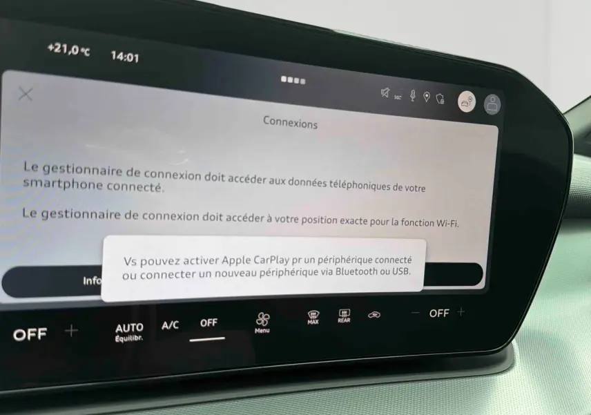 Écran tactile central de l'Audi Q3 Sportback 2026 affichant les options de connexion smartphone.