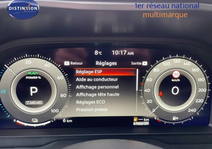 Tableau de bord numérique du Nissan Qashqai 2025, affichage des réglages ESP et vitesse à 0 km/h.
