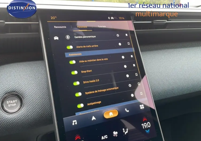 Écran tactile central du Citroën C5 Aircross 2026, vue intérieure rapprochée, affichant les options d’assistance à la conduite.