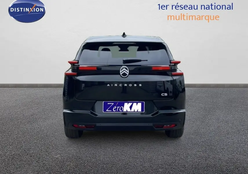 Vue arrière d'un Citroën C5 Aircross noir Perla Nera Metal avec feux LED horizontaux et logo centré.