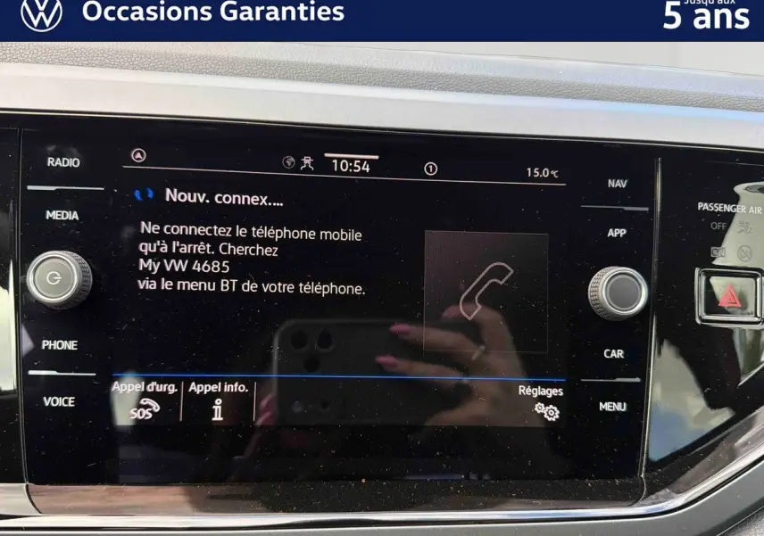 Écran tactile central du Volkswagen Polo 2025 affichant les options de connexion Bluetooth et commandes multimédia.