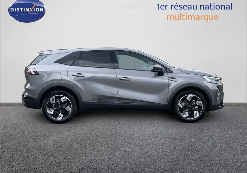 Vue de profil côté gauche d'un Renault Symbioz gris cassiopée métallisé avec jantes stylisées et vitres teintées.