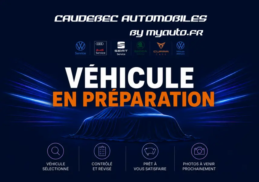 Image d'un véhicule couvert par une housse bleue, en attente de préparation, sans visibilité du modèle ni de la couleur réelle.