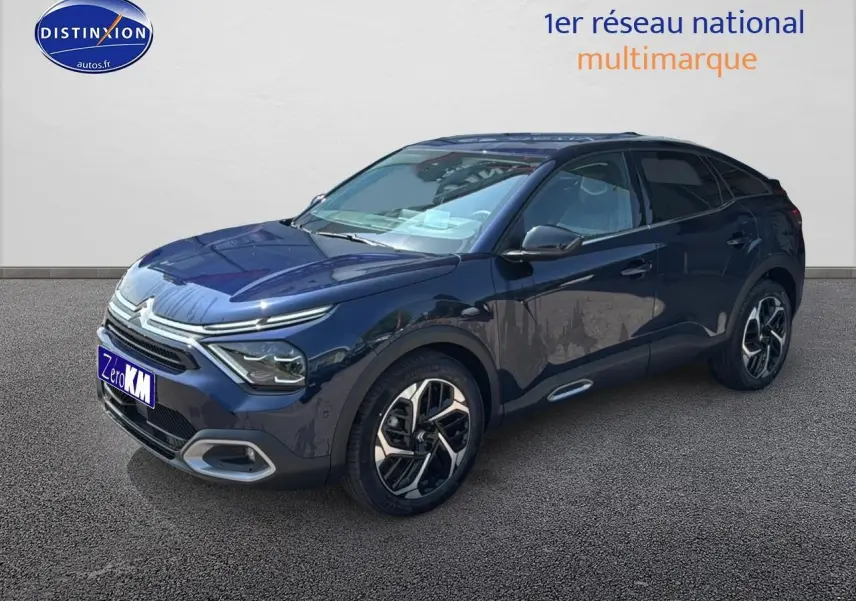 Citroën C4 2025 bleu eclipse vue 3/4 avant droit avec jantes alu et feux LED distinctifs.