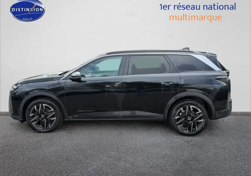 Profil latéral droit du Peugeot 5008 Hybrid 145 allure e-dcs6 noir brillant avec jantes alu distinctives.