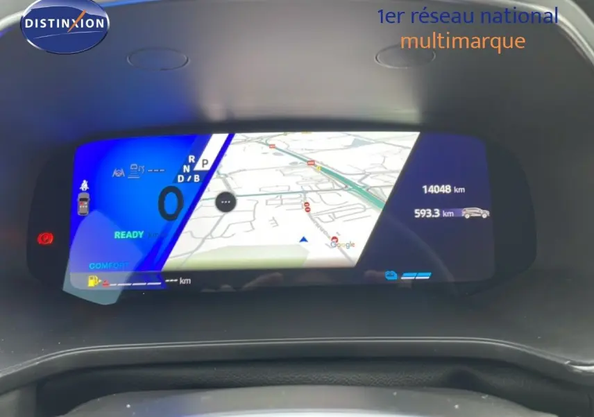 Tableau de bord numérique du Renault Symbioz 2025 affichant la navigation et les informations de conduite.