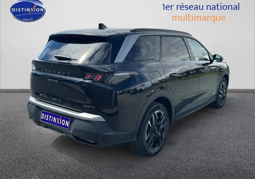 Peugeot 5008 Hybrid 145 allure e-dcs6 noir, vue 3/4 arrière droit avec feux arrière LED et jantes alu.