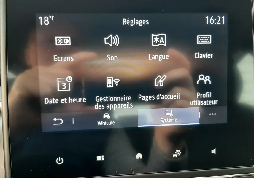 Écran tactile central du Renault Captur 2020 affichant le menu réglages avec interface en français