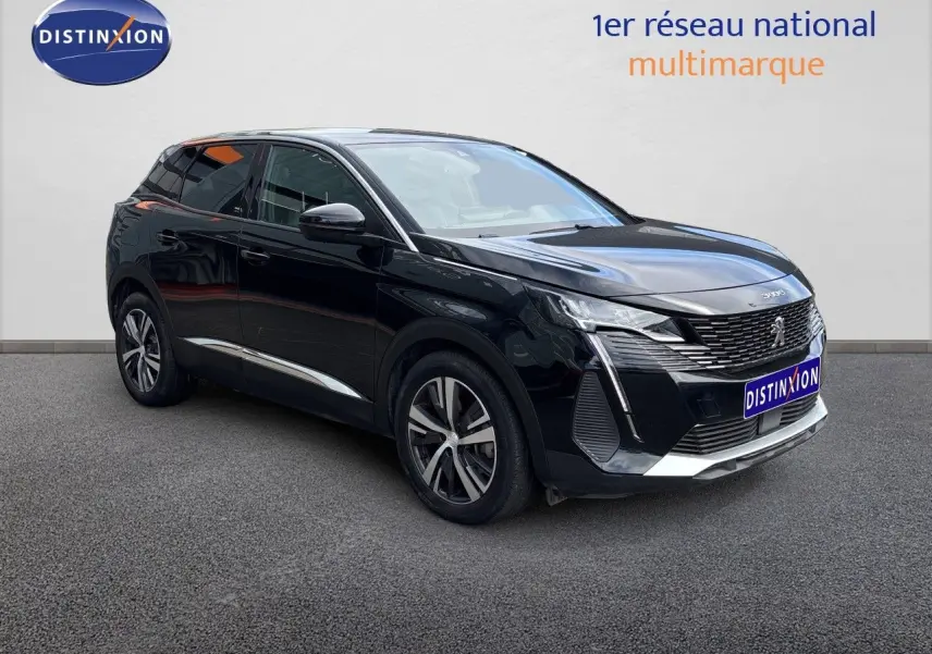Peugeot 3008 hybride rechargeable noir métal en 3/4 avant droit, avec calandre distinctive et jantes alliage.
