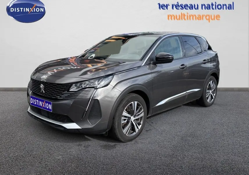 Peugeot 3008 Hybrid 180ch gris platinium métal, vue 3/4 avant droit, avec jantes alliage et calandre noire.