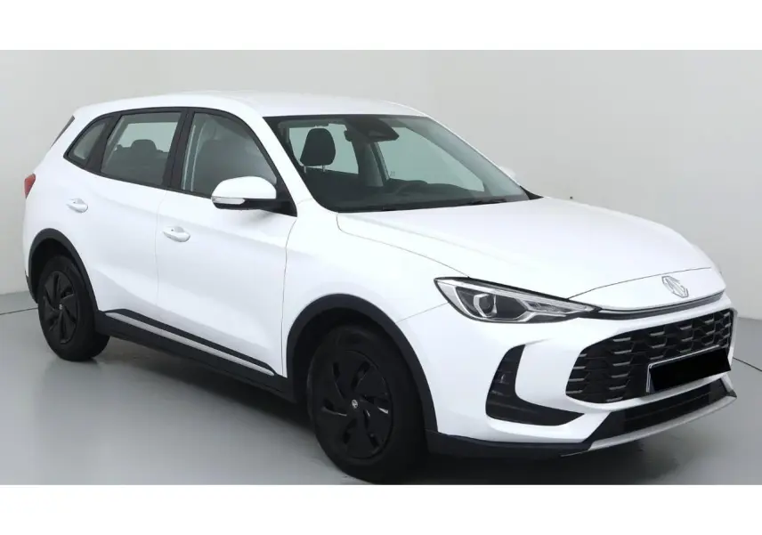 MG ZS blanc vu en 3/4 avant droit, avec calandre noire distinctive et jantes alliage 18 pouces noires.