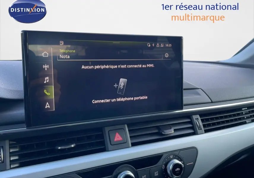 Écran central tactile du tableau de bord de l'Audi A4 Avant gris Manhattan, affichant la connexion Bluetooth inactive.