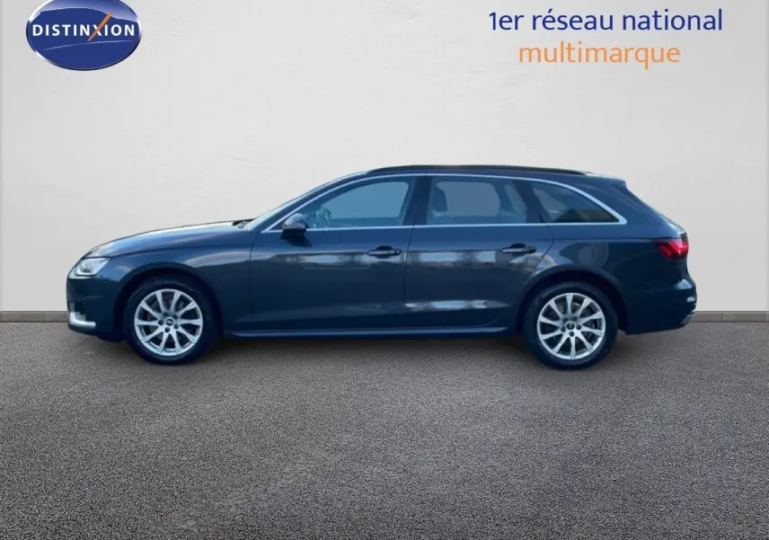 Profil côté gauche d'une Audi A4 Avant gris Manhattan 2021, break élégant avec jantes alliage et vitres teintées.