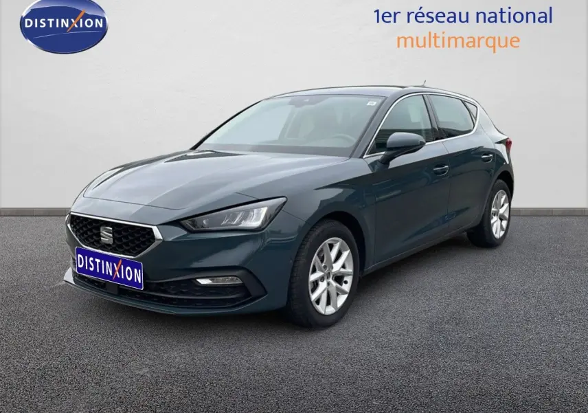 SEAT LEON 2.0 TDI gris magnétique métal, vue 3/4 avant droit, avec jantes alliage et calandre noire.