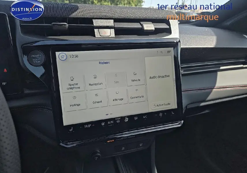 Écran tactile 12 pouces du Ford Puma 2025 gris cactus, vue intérieure du tableau de bord côté passager.