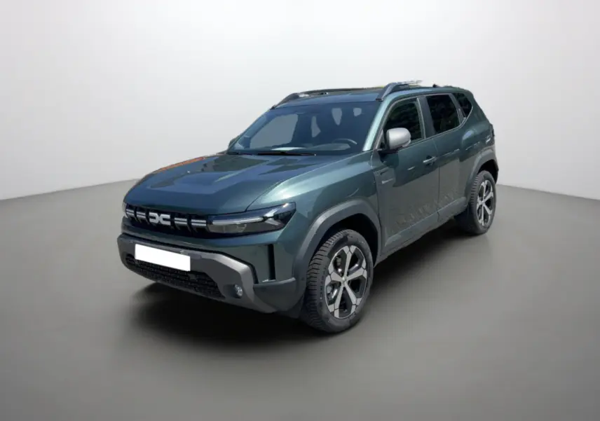 SUV Dacia Duster Hybrid-G 150 4x4 vert cèdre en 3/4 avant droit avec jantes alu 18 pouces et barres de toit.