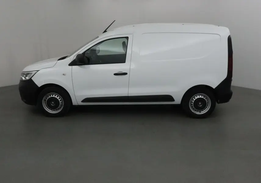 Profil latéral droit d'un utilitaire Renault Express Van blanc 2023 avec porte latérale et jantes acier noires.