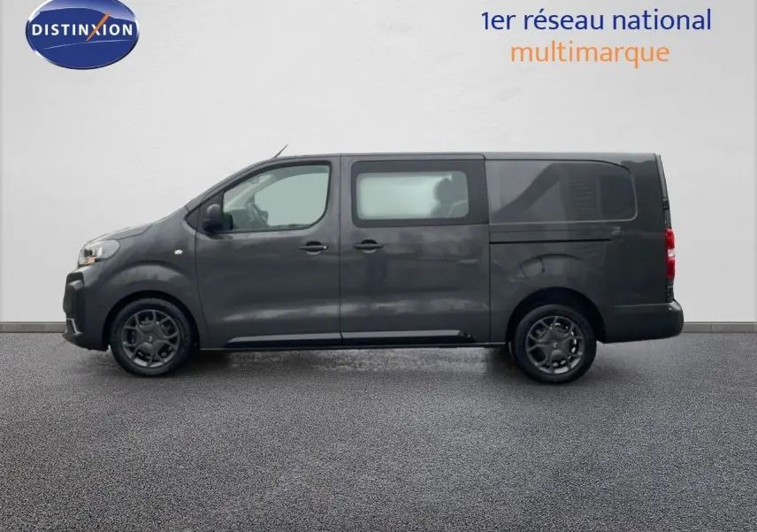 Vue latérale droite d'un Citroën Jumpy Cabine Approfondie gris titane métal, profil long et vitres teintées.