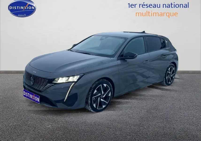 Peugeot 308 gris sélénite en vue 3/4 avant droit, avec phares LED et jantes alliage distinctives.