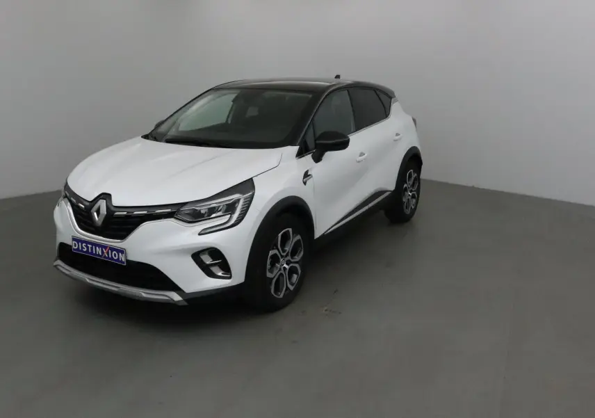 Renault Captur blanc nacré avec toit noir, vu en 3/4 avant droit dans un studio neutre.