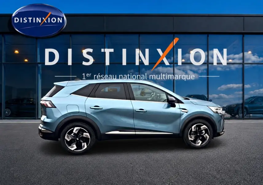 Profil droit du Renault Symbioz 2026 bleu mercure avec jantes alliage 18 pouces et vitres arrière surteintées.