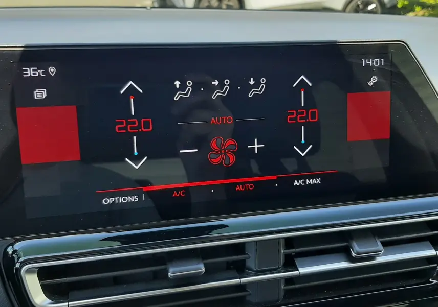 Écran tactile de la climatisation du Citroën C5 Aircross gris platinium, affichant 22°C en mode automatique.
