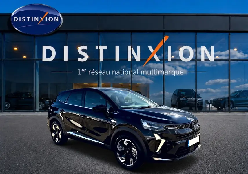 Renault Symbioz 1.8 e-tech noir étoile en 3/4 avant droit, avec jantes alu et éclairage LED distinctif.