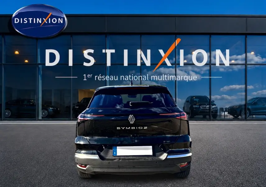Vue arrière d'un Renault Symbioz noir étoile 2026, avec feux arrière LED et logo central lumineux.