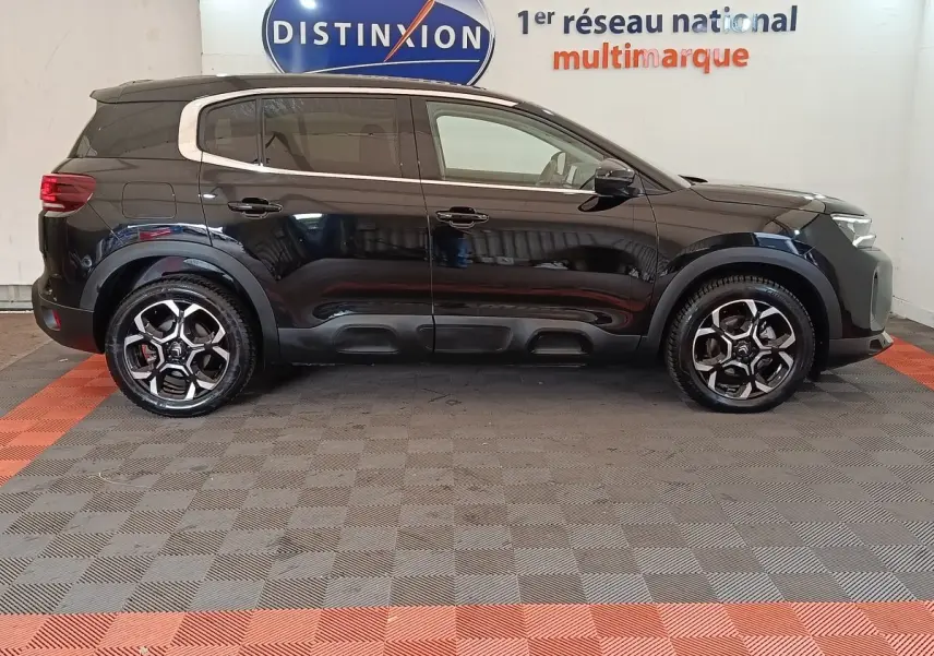 SUV Citroën C5 Aircross noir vue de profil côté gauche, avec jantes alliage et détails noirs brillants.