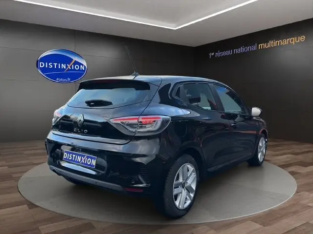 Renault Clio V noire vue 3/4 arrière droit, feux arrière Full LED et jantes alliage 16 pouces visibles.