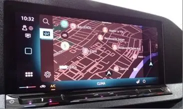 Écran tactile du système de navigation du Volkswagen Caddy Maxi 4Motion 2025 affichant une carte détaillée en intérieur.