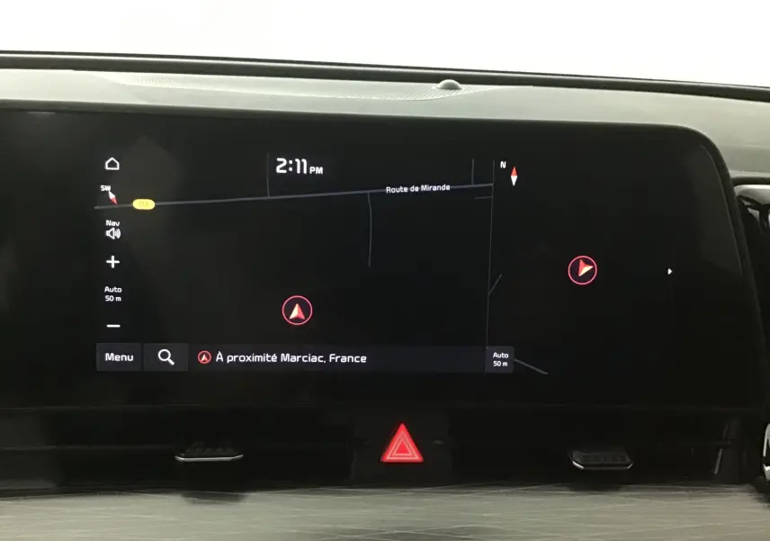 Écran digital 12,3" du tableau de bord du Kia Sportage 2025 affichant la navigation près de Marciac.