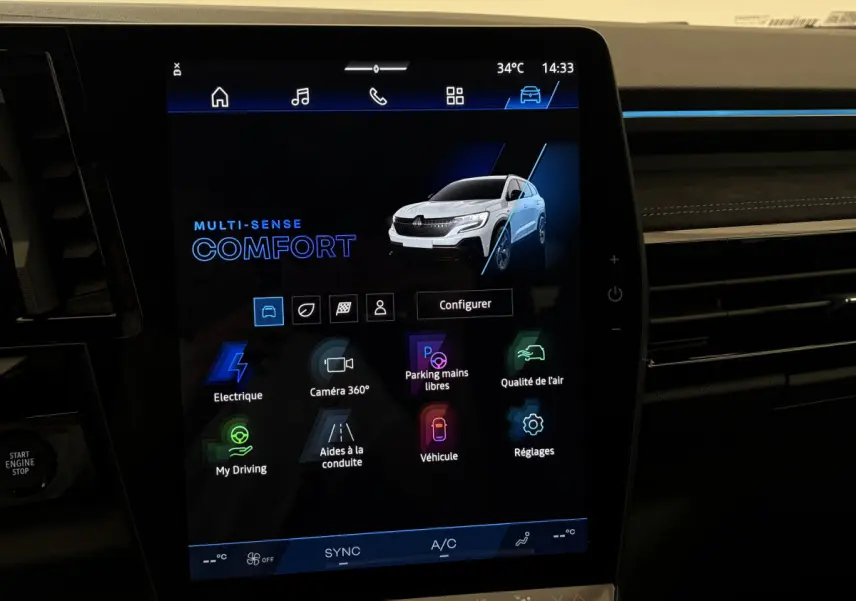 Écran tactile central du tableau de bord du Renault Espace blanc, affichant les options de conduite et confort.