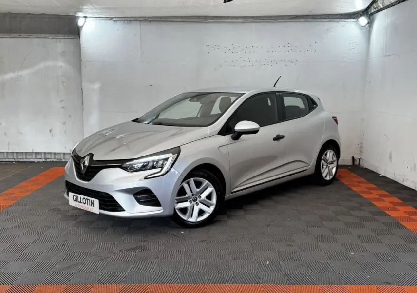 Renault Clio Business TCe 100 gris clair vue 3/4 avant droit avec phares LED et jantes alliage.