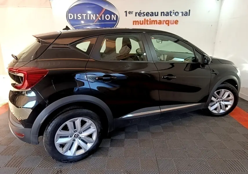 Vue latérale droite d'un Renault Captur Business noir de 2021, avec jantes alliage et feux arrière LED distinctifs.