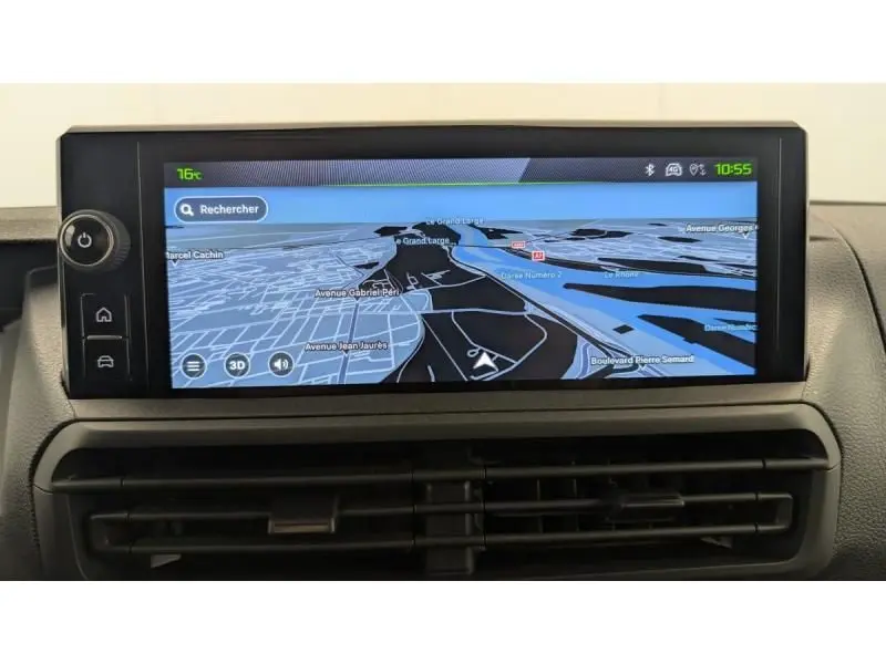 Vue intérieure côté conducteur du Peugeot Expert Fourgon 2025, tableau de bord moderne avec volant multifonction et écran tactile.