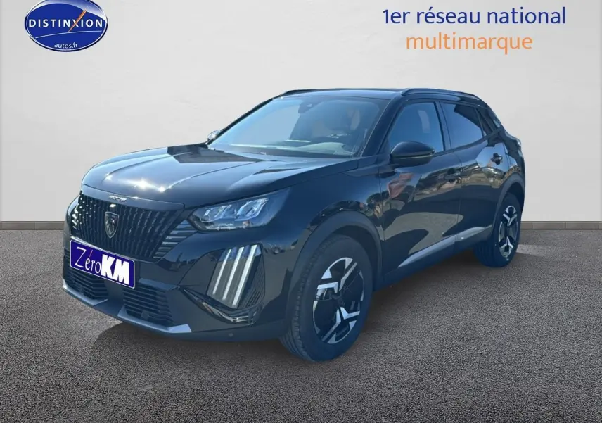 Peugeot 2008 noir en 3/4 avant droit avec phares LED et jantes alliage distinctives.