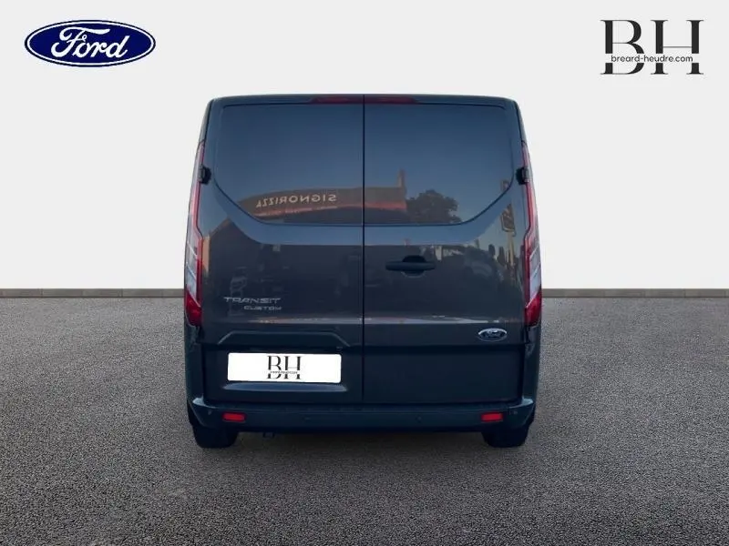 Vue arrière du Ford Transit Custom Fourgon gris Magnétic métallisé avec portes battantes et logo Ford visible.
