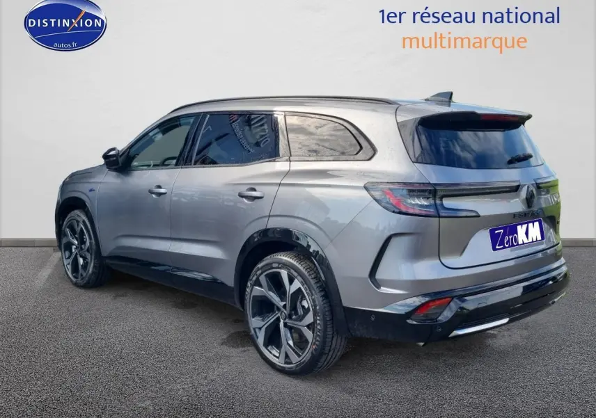 Renault Espace VI gris schiste vu en 3/4 arrière droit, avec jantes alliage 20 pouces et feux arrière LED 3D.