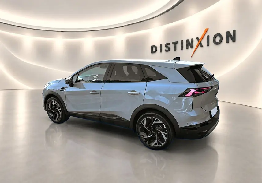 Renault Symbioz gris rafale, vue 3/4 arrière droit, jantes alu noires et feux arrière LED distinctifs.