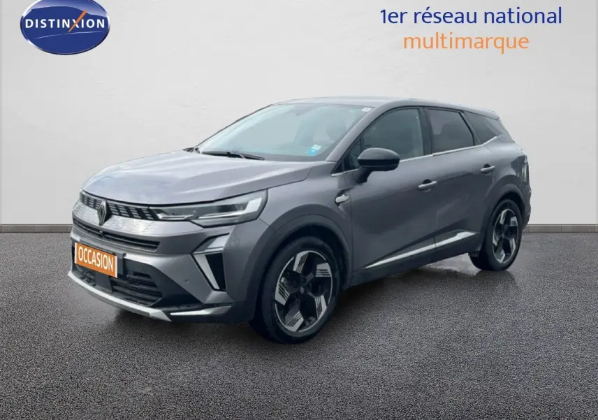 Renault Symbioz gris cassiopée métal en 3/4 avant droit, SUV hybride avec jantes modernes et calandre distinctive.