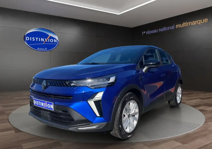 Renault Captur TCE 90 Evolution bleu Iron avec toit noir, vue 3/4 avant mettant en valeur sa calandre moderne et ses phares LED.