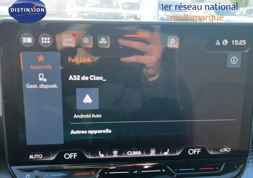 Écran tactile central du tableau de bord de la CUPRA Formentor 2025, affichant les options Android Auto et climatisation.